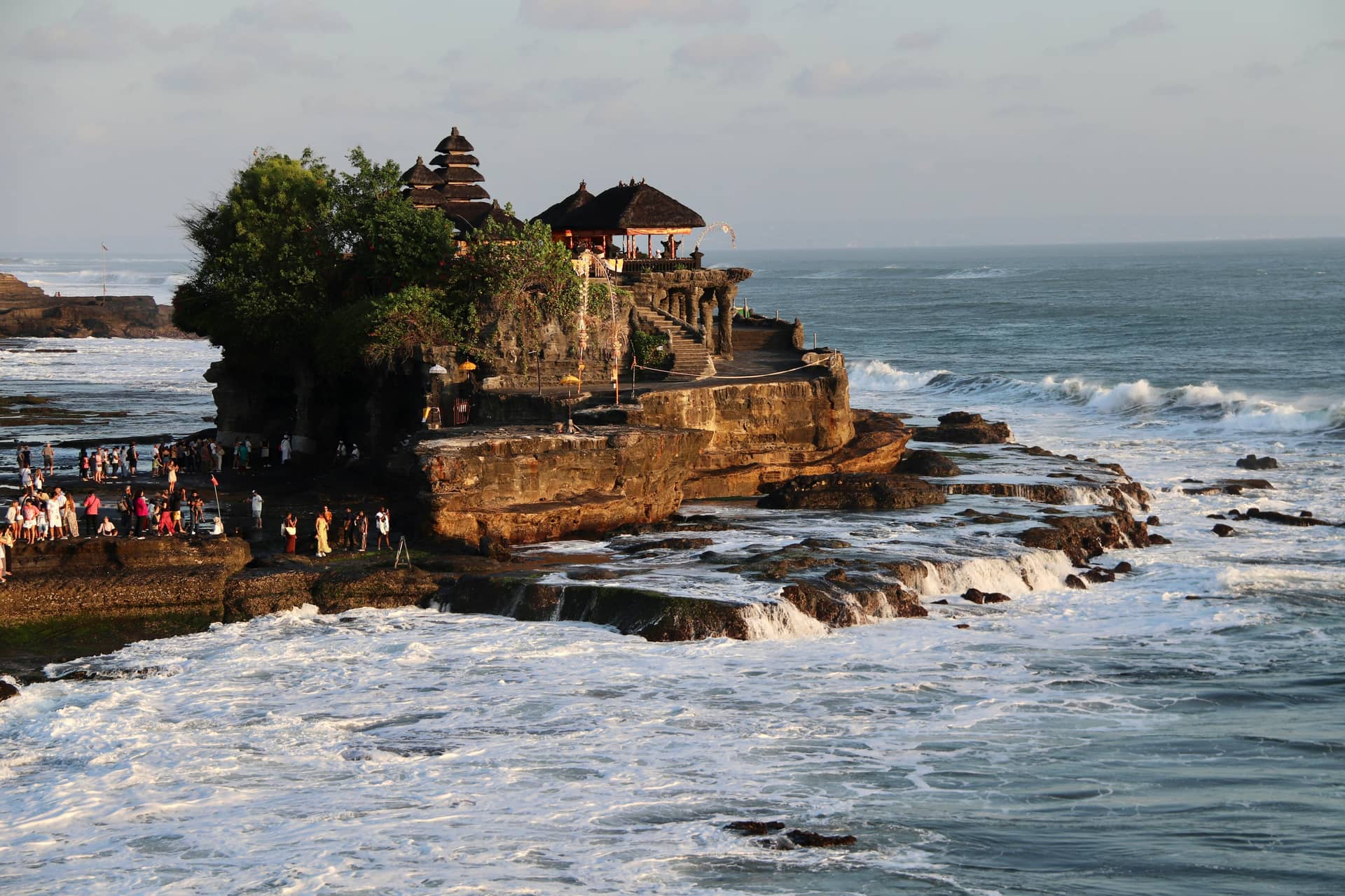 tanah lot temple.jpg