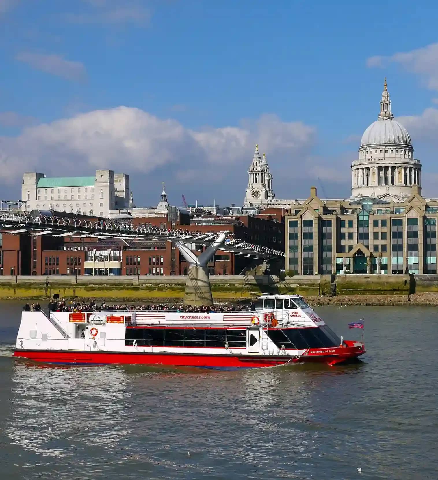thames river sightseen_compressed.webp