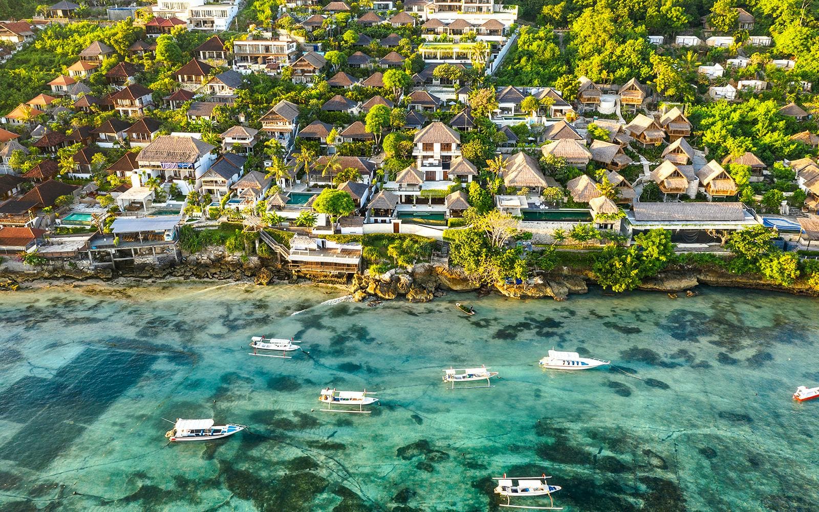https://cdn-imgix.headout.com/media/images/119dd47762891c5899bbdde86b2e00e8-Nusa%20Lembongan.jpg