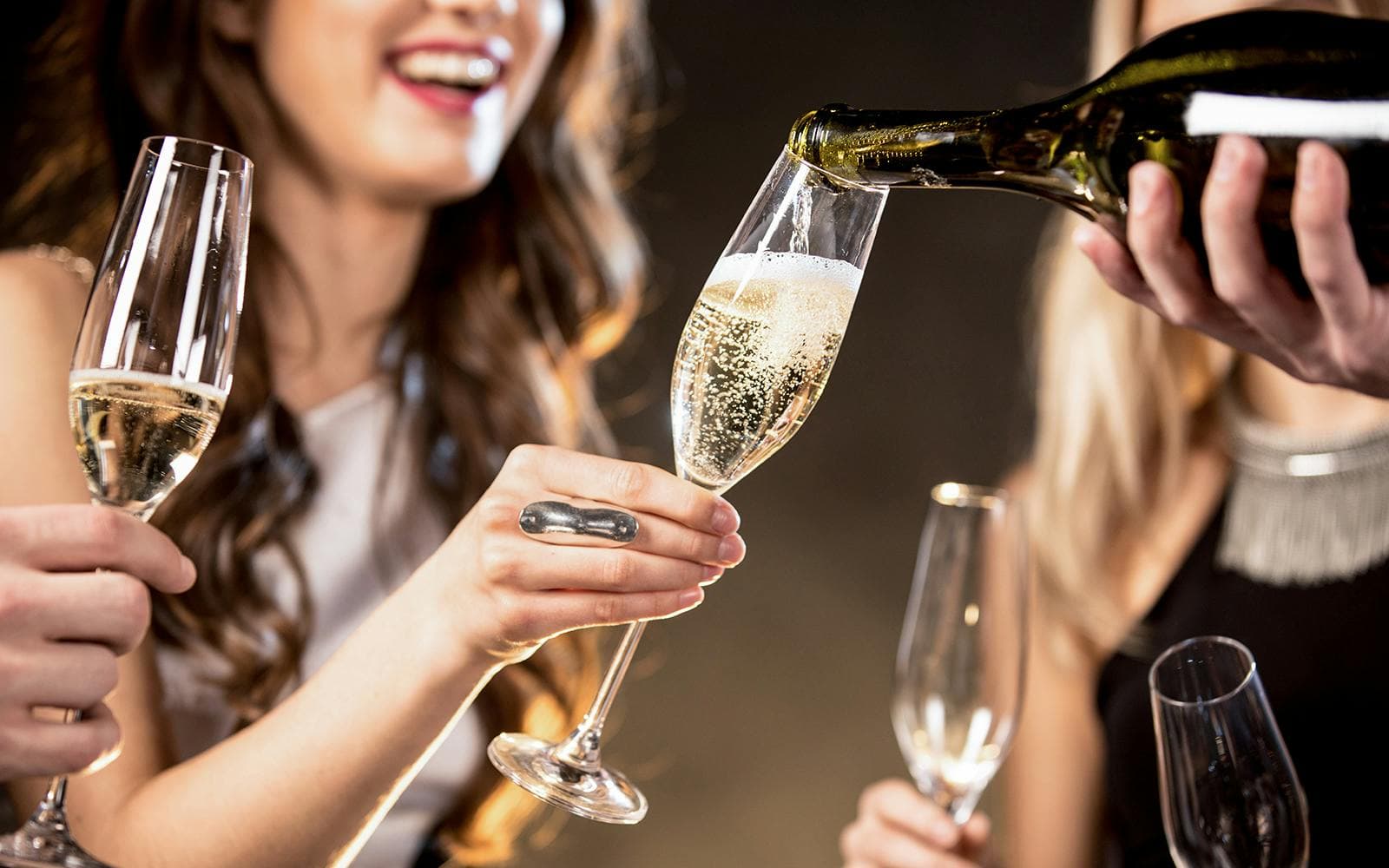 ed6f5a8d24023df28158e6c1e1398844-PouringChampagne