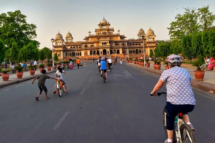 https://hare-media-cdn.tripadvisor.com/media/attractions-splice-spp-720x480/07/a5/a8/e5.jpg