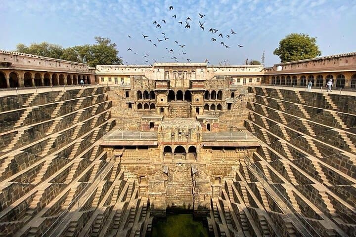https://hare-media-cdn.tripadvisor.com/media/attractions-splice-spp-720x480/0b/27/50/fe.jpg