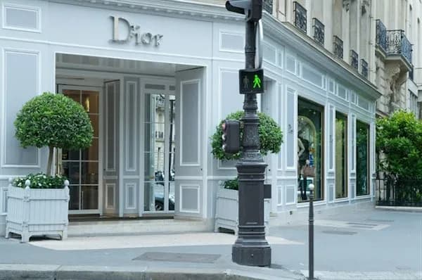 https://travjoy.s3.ap-south-1.amazonaws.com/Avenue_Montaigne_Triangle_d_Or_21dd64edfe.webp