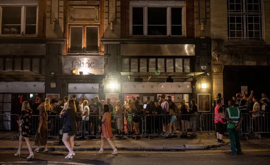https://travjoy.s3.ap-south-1.amazonaws.com/Farringdon_and_Clerkenwell2_dfe09a09ca.webp