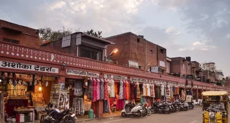 https://travjoy.s3.ap-south-1.amazonaws.com/Johri_bazaar_1_compressed_7410daebfe.webp