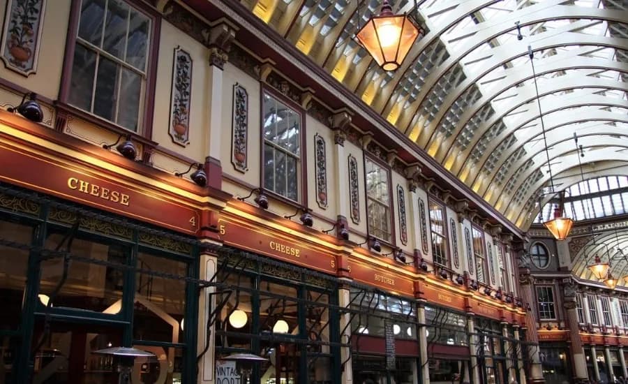 https://travjoy.s3.ap-south-1.amazonaws.com/Leadenhall_Market1_ed701968ad.webp