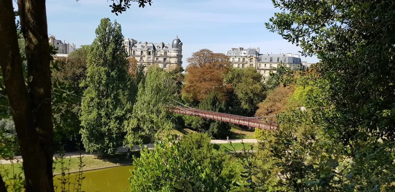 https://travjoy.s3.ap-south-1.amazonaws.com/Parc_des_Buttes_Chaumont_1_4e37e0f4bd.webp