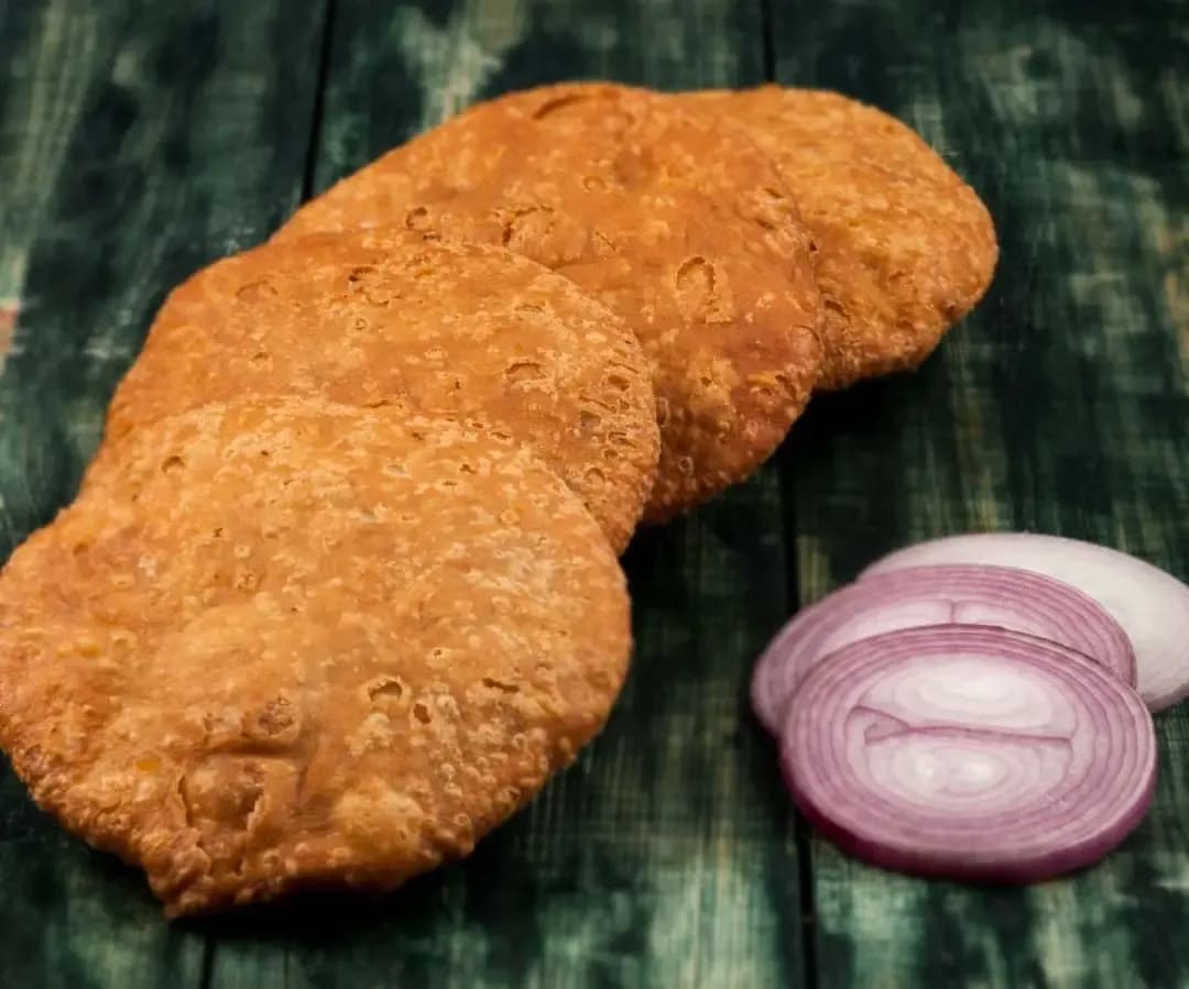Pyaz kachori 1_compressed.webp