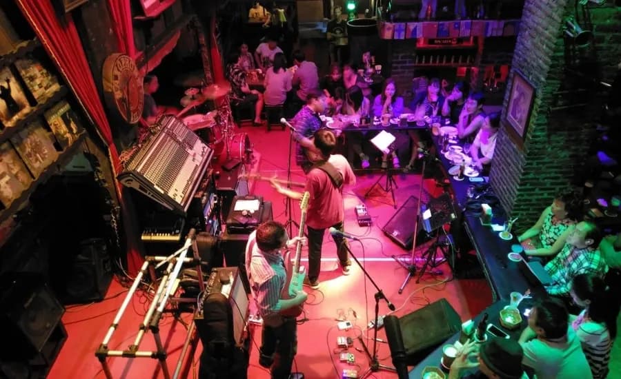 Saxophone_Pub_1_ba180cdb8f