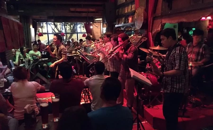 Saxophone_Pub_24ac982c70