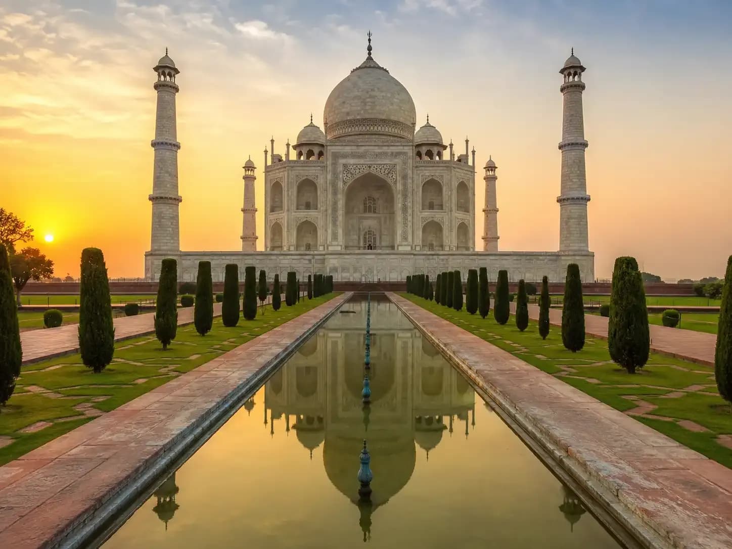 https://travjoy.s3.ap-south-1.amazonaws.com/Tajmahal_and_agra_1_1_89db664410.webp