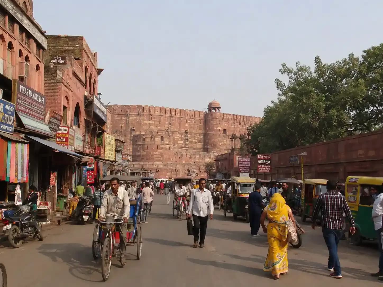 https://travjoy.s3.ap-south-1.amazonaws.com/Tajmahal_and_agra_1_2_e44da69701.webp