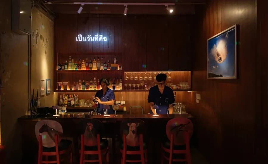 The_National_Bar_1_c4437ed6bb