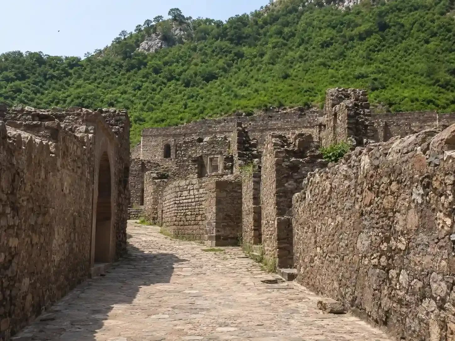 https://travjoy.s3.ap-south-1.amazonaws.com/bhangarh_1_2_70fe2a43b3.webp
