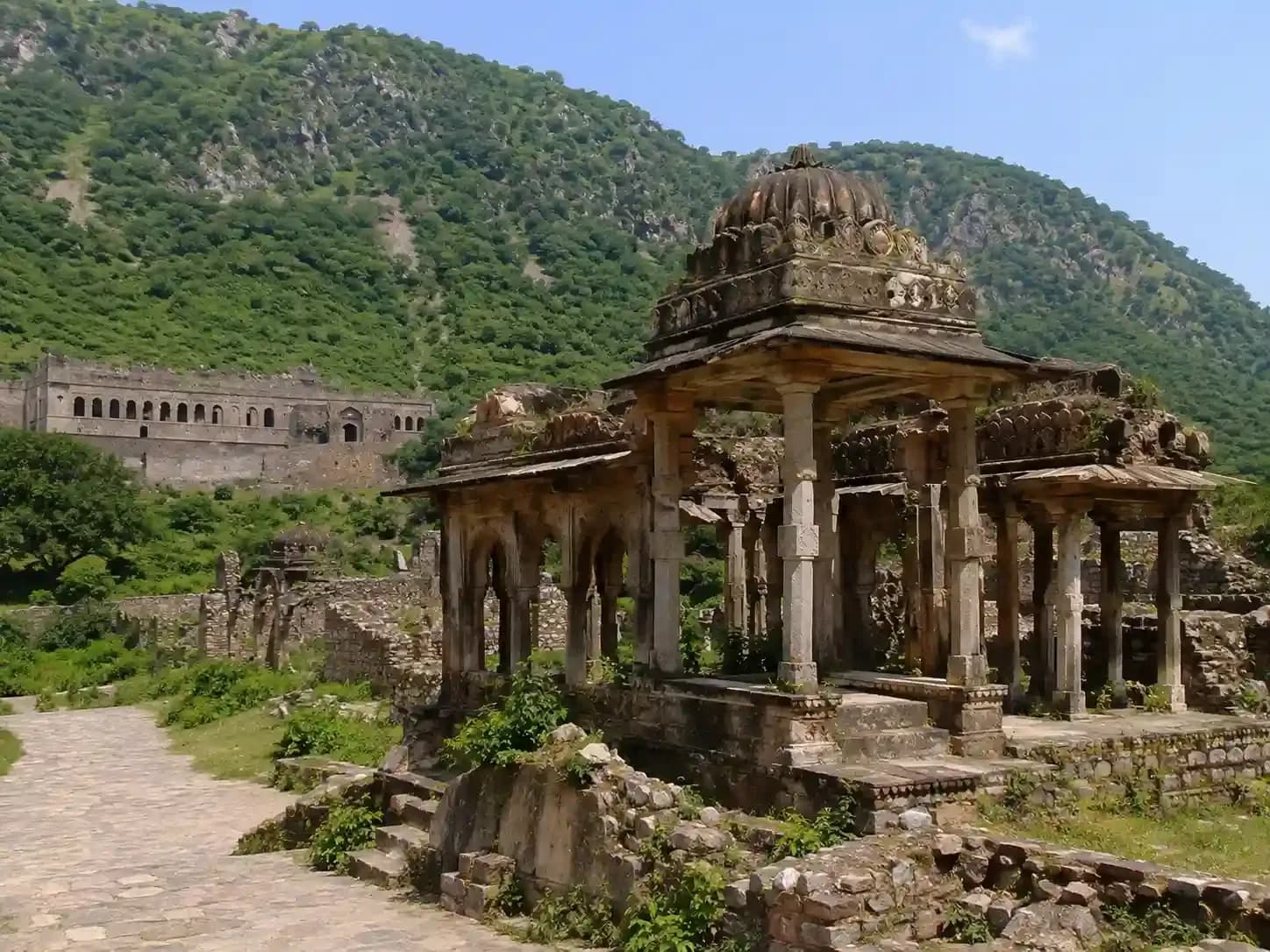https://travjoy.s3.ap-south-1.amazonaws.com/bhangarh_1_3_7d7ef06b49.webp