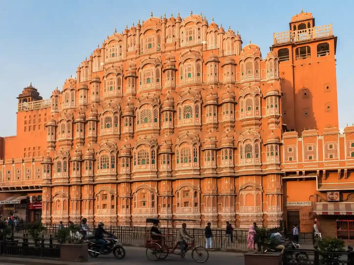 https://travjoy.s3.ap-south-1.amazonaws.com/hawa_mahal_1_1_286a492d23.webp
