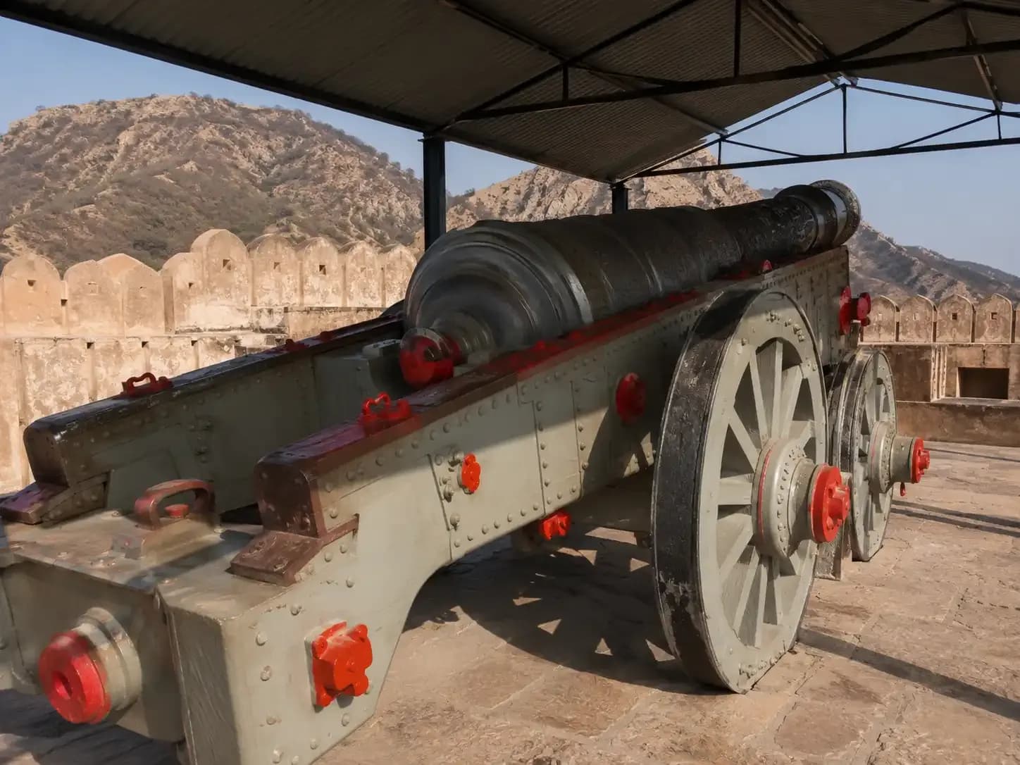 https://travjoy.s3.ap-south-1.amazonaws.com/jaiban_cannon_jaigarh_fort_1_3_61f6dc084b.webp