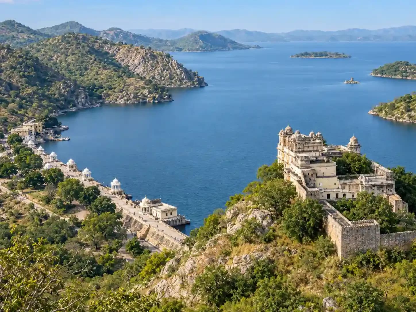 https://travjoy.s3.ap-south-1.amazonaws.com/jaisamand_lake_1_1_d38a06e3ab.webp