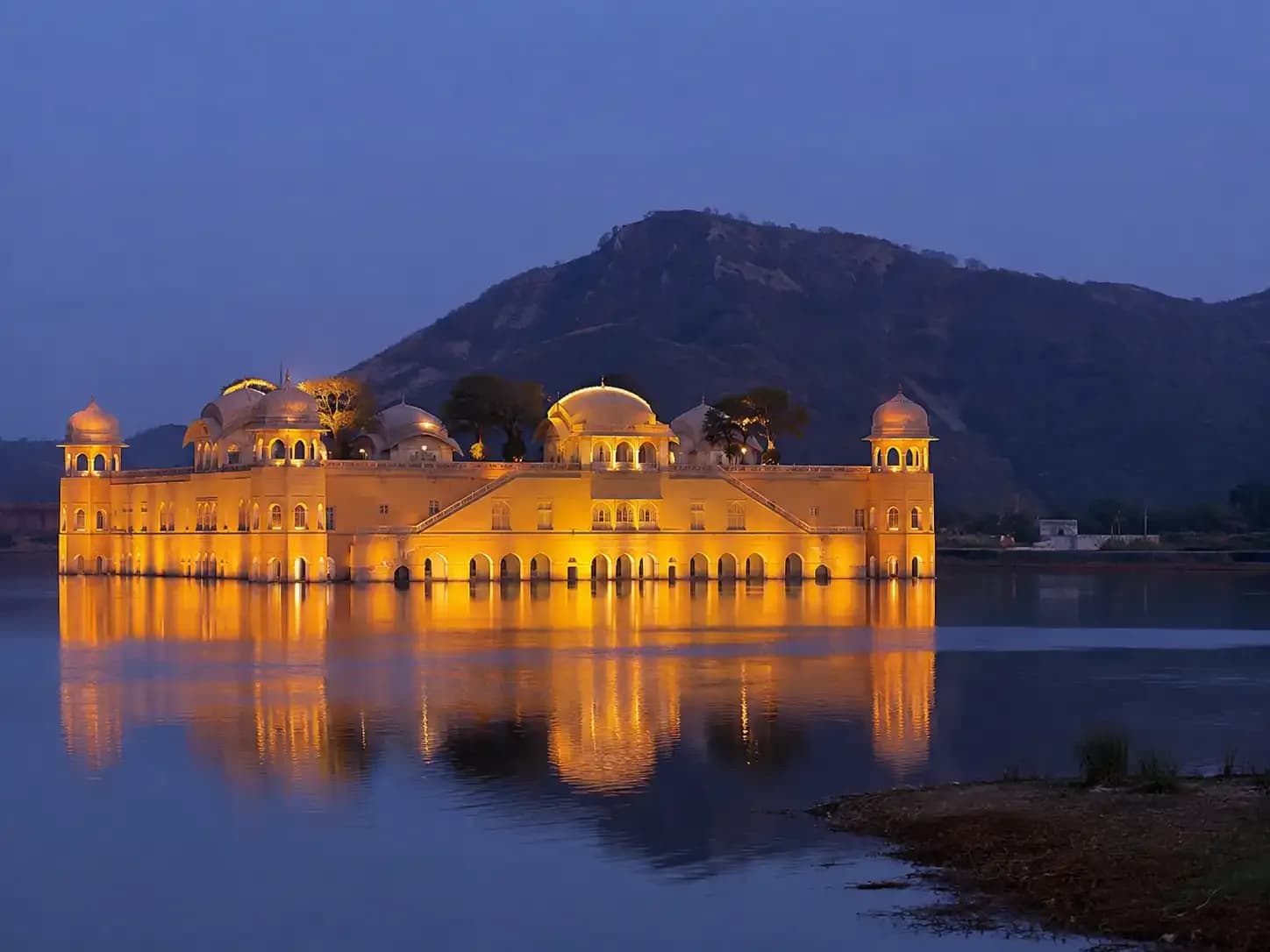 https://travjoy.s3.ap-south-1.amazonaws.com/jal_mahal_1_3_d14e421070.webp