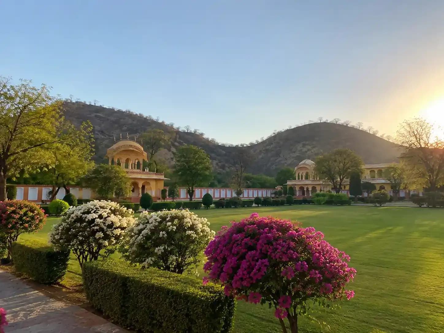https://travjoy.s3.ap-south-1.amazonaws.com/kanakvrindavan_1_1_5a440cc40c.webp