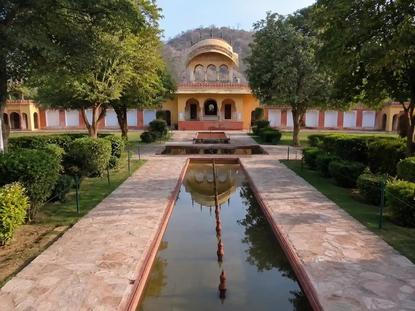 https://travjoy.s3.ap-south-1.amazonaws.com/kanakvrindavan_1_3_fba418e0dc.webp