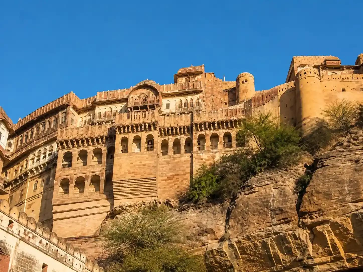 https://travjoy.s3.ap-south-1.amazonaws.com/nahargarh_fort_1_2_b5ab9a7c75.webp