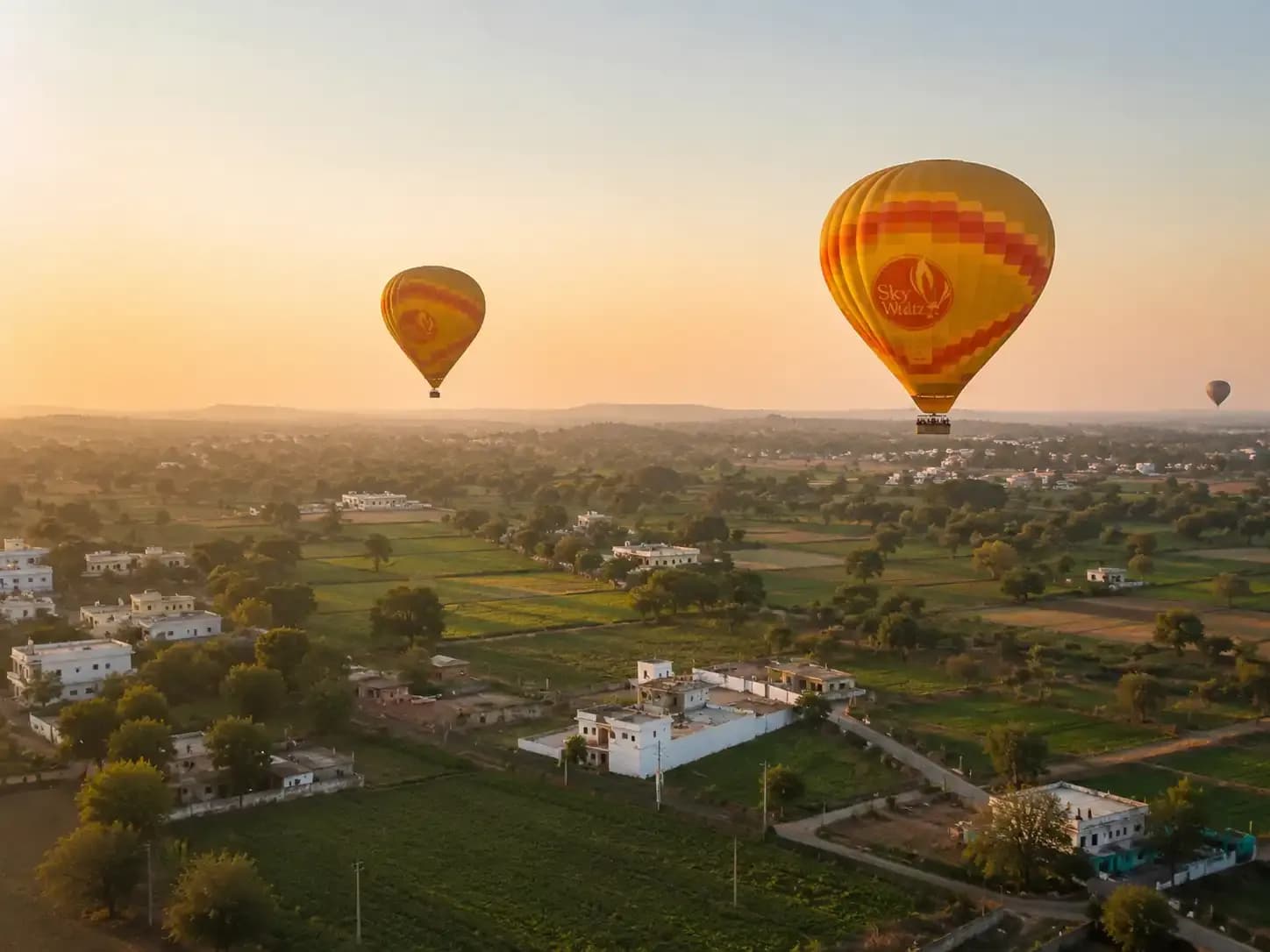 https://travjoy.s3.ap-south-1.amazonaws.com/skywaltz_ballonsafari_1_2_1ef04ef26a.webp