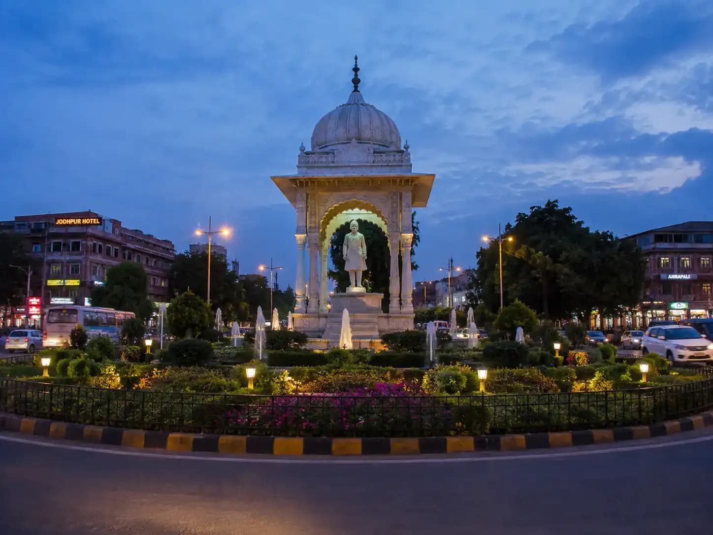 https://travjoy.s3.ap-south-1.amazonaws.com/statue_circle_2_compressed_8aa2e39fe3.webp