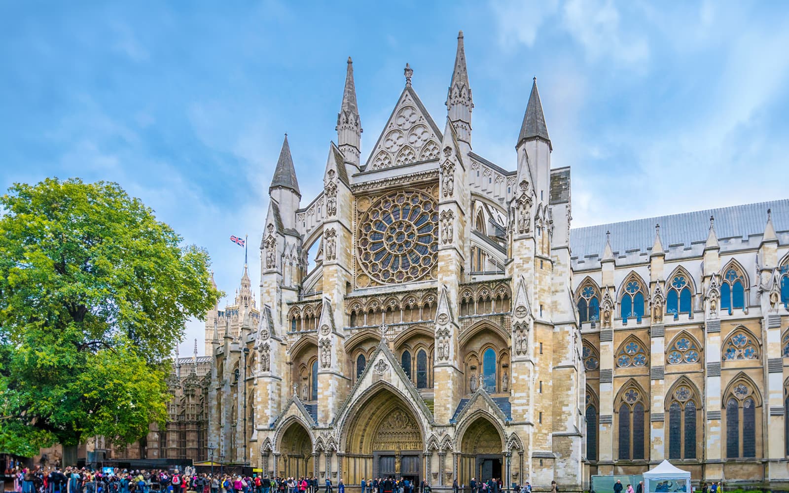 https://cdn-imgix.headout.com/media/images/0b6f8d30bc58d676c0ca5b2dfd87ed00-2998-london-westminster-abbey-tickets-with-audio-guide-01.jpg