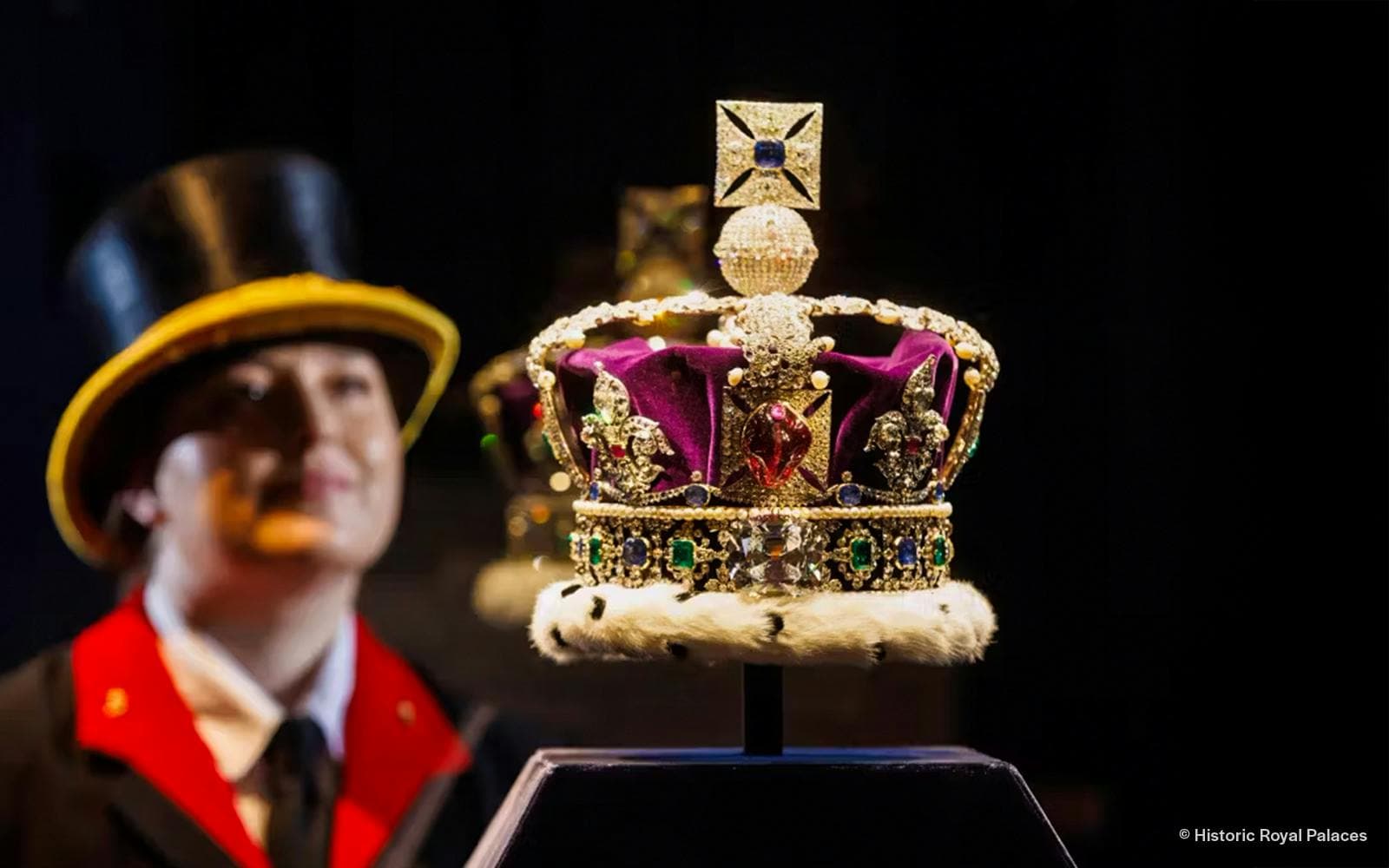 104248cfb5588cf49b503c24155455b8-3291-london-tower-of-london-tickets-with-access-to-the-crown-jewels-01