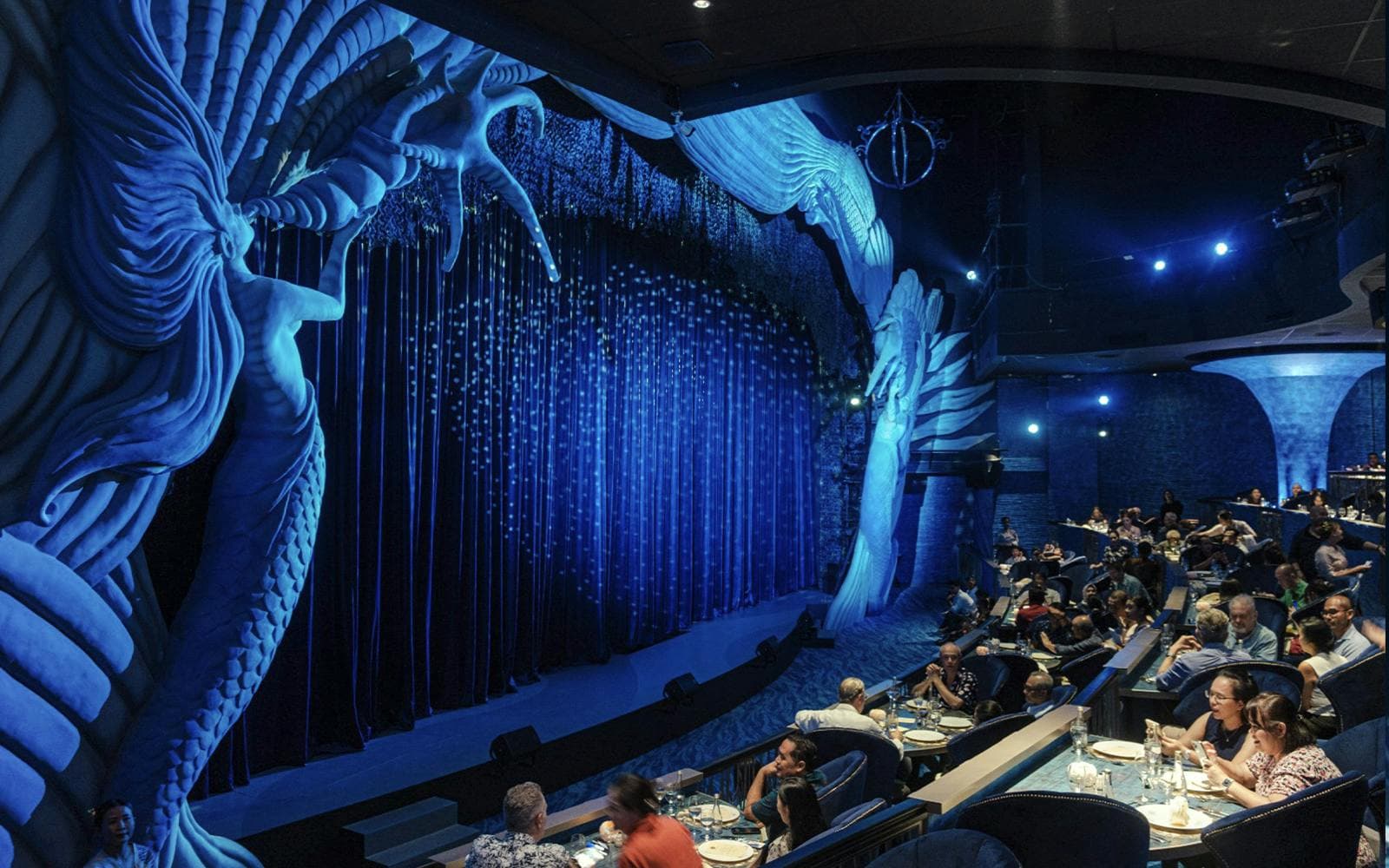 https://cdn-imgix.headout.com/media/images/1cd1cec8174cfc65947f329a62bb9b0c-25977-Bali-VarunaUnderwaterShowTickets08.jpg