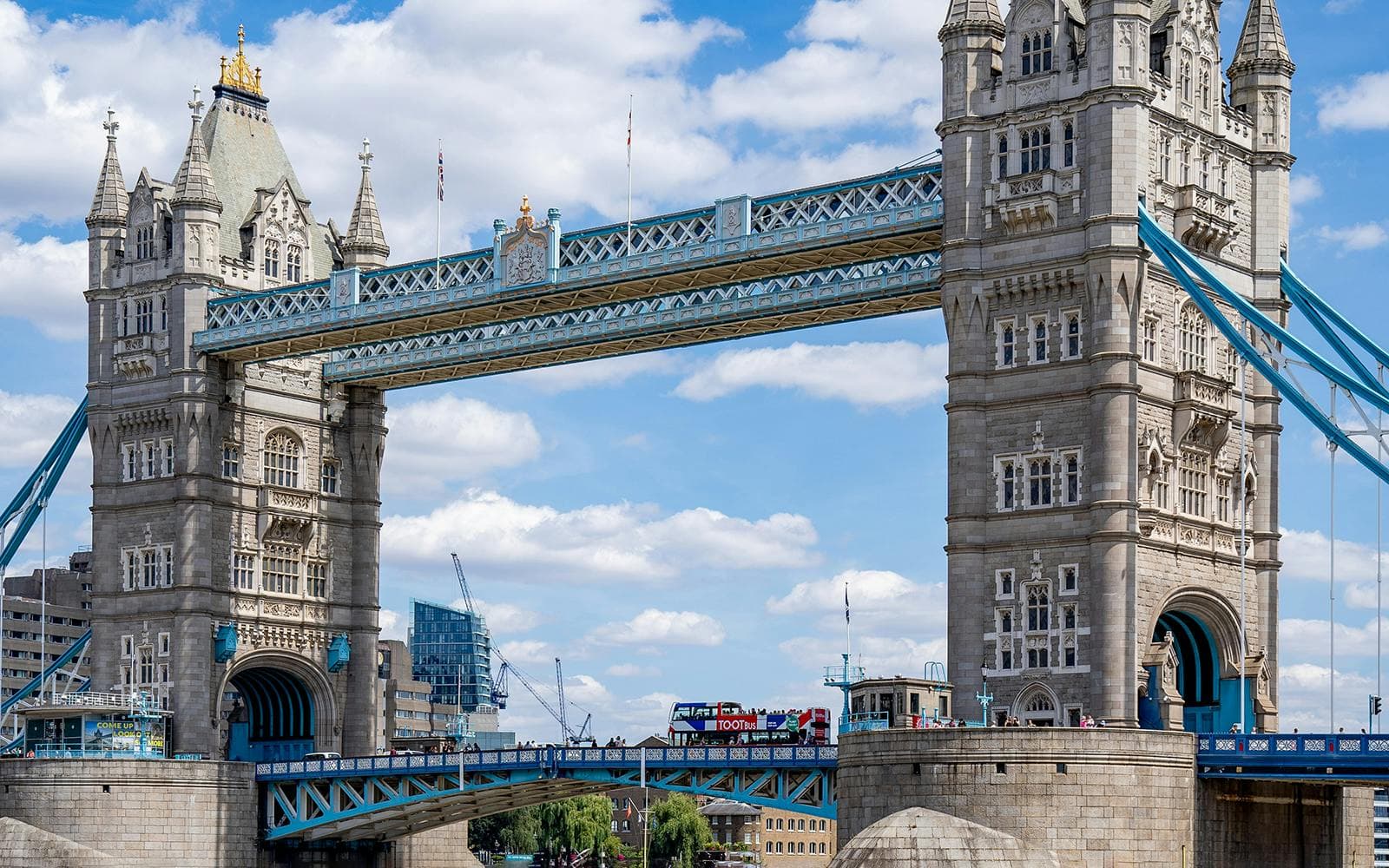 52bcd6c8b0c81fec41a3b2201c9f08b5-7312-london-tootbus--1-2-3-day-hop-on-hop-off-tour-of-london-with-river-thames-cruise-08