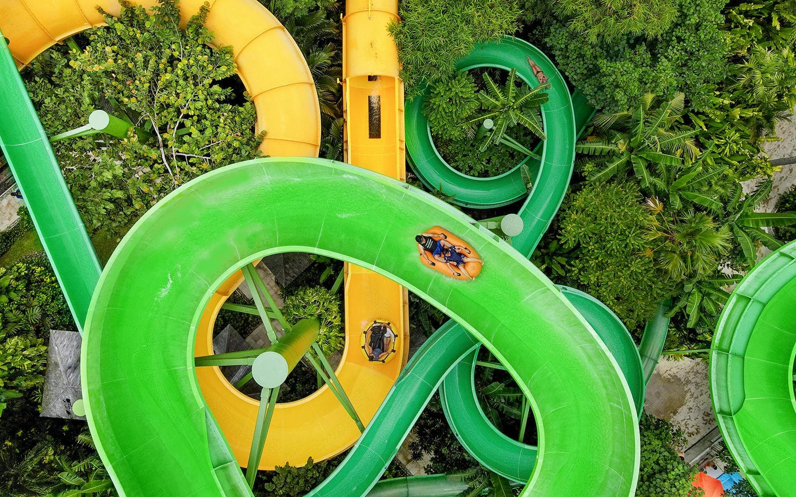 https://cdn-imgix.headout.com/media/images/70f00c22fc7c35f8f9b4d2b6297f343c-27095-bali-waterbom-bali-skip-the-line-admission-ticket-for-indonesia-residents-01.jpg