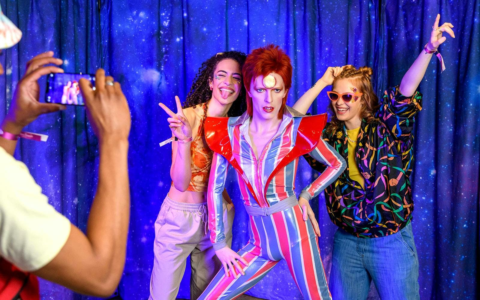 7b74bb44b5e484af8c8521a8b51266ed-GuestsposeforapicturewithDavidBowiefigureatMadameTussaudsLondon