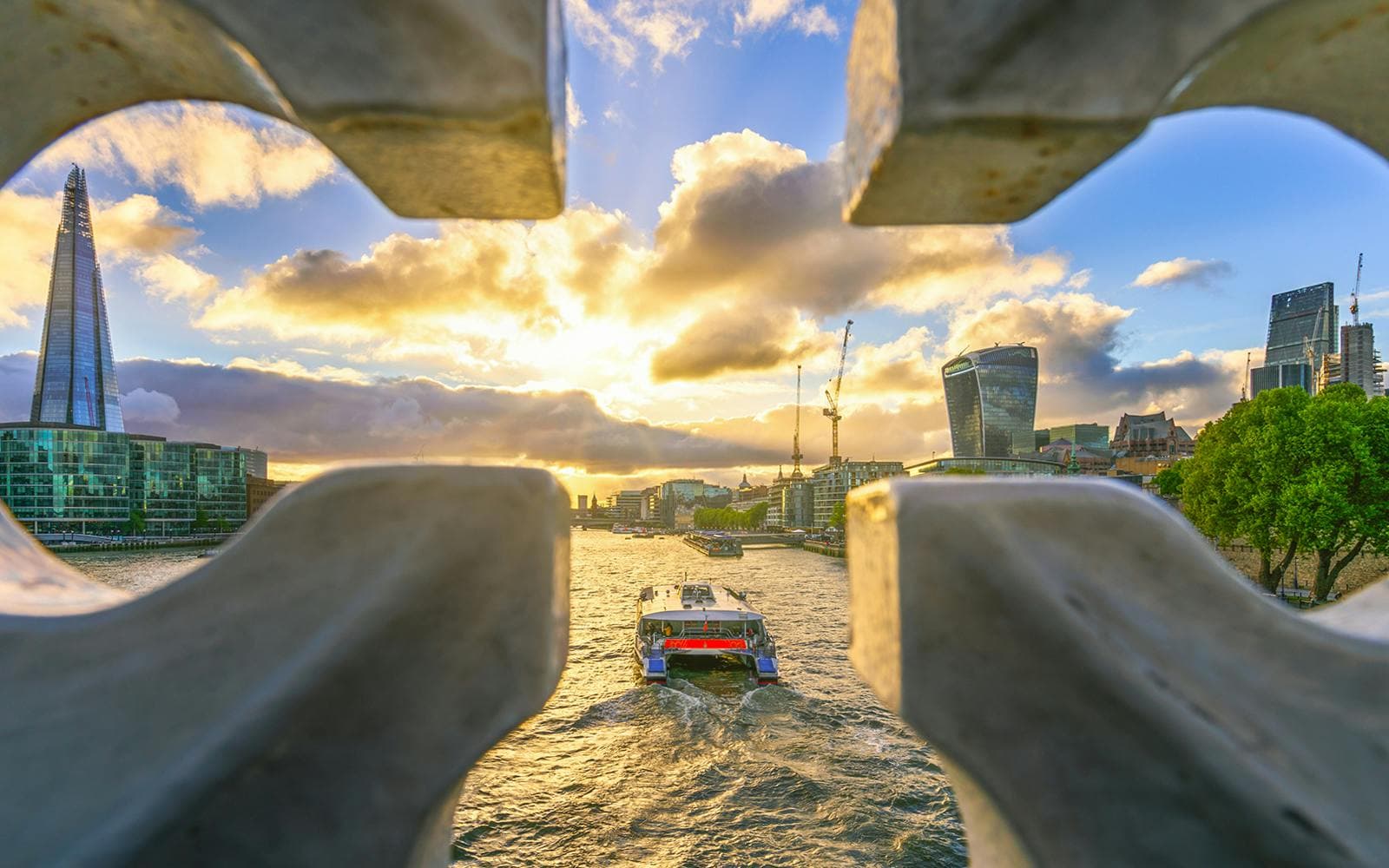 9176caf7dbf7ac0a14d5ddc16b0087db-7312-Tootbus-24-48-72-HourHop-On-Hop-OffTourofLondonwithThamesRiverCruise---000003
