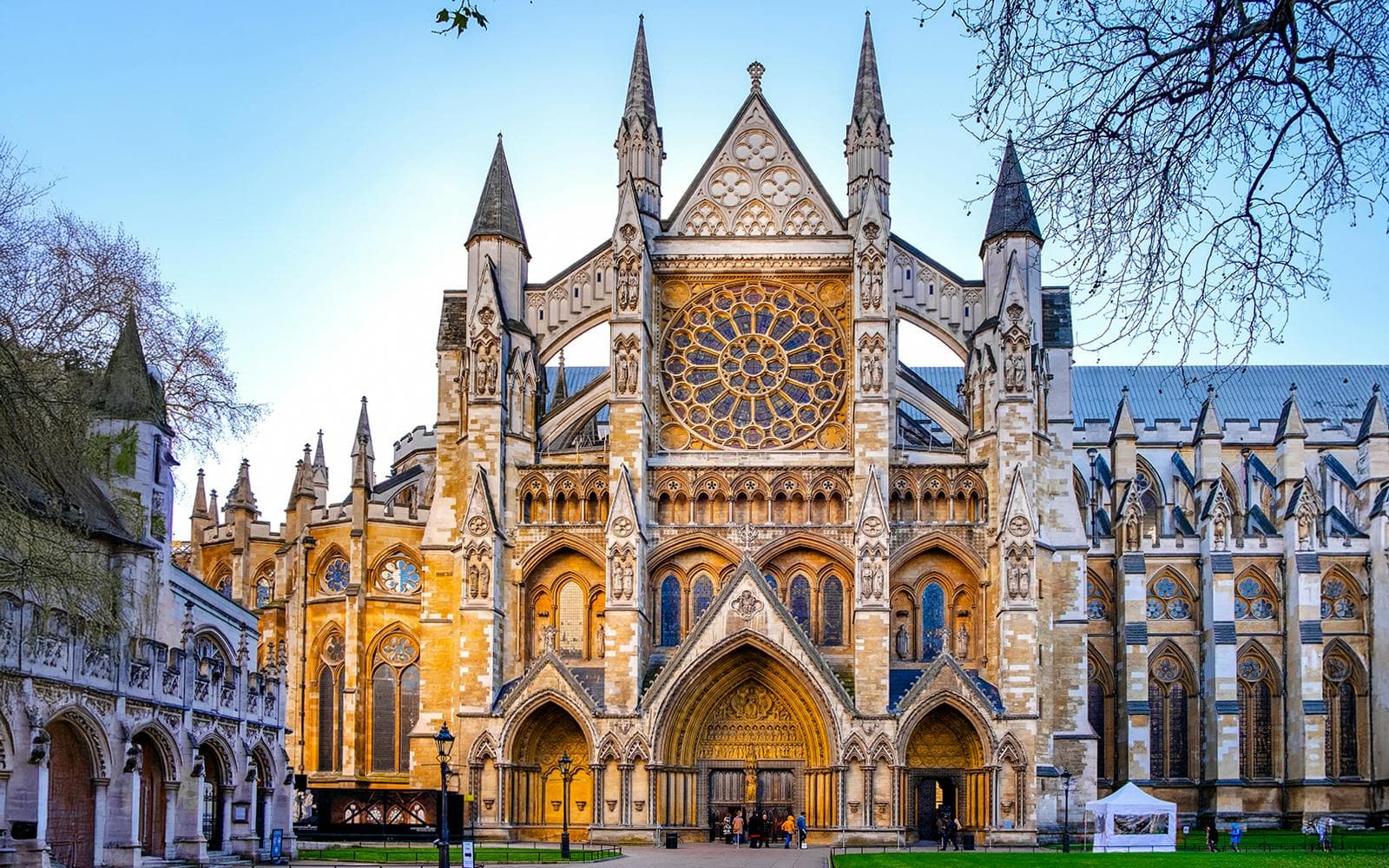 https://cdn-imgix.headout.com/media/images/93365db499e788262b0af771133b60f6-27148-London-Skip-the-LineGuidedTourofWestminsterAbbeywithOptionalLondonEyeFastTrackTickets-15.jpg