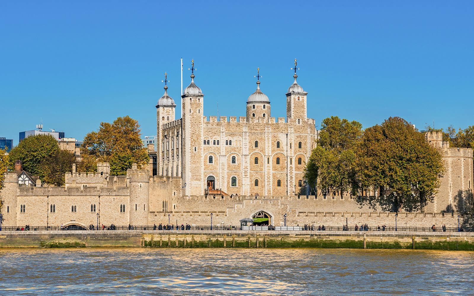 9a5e850b3ca79a4ffc6aef68a4104af1-23810-london-tower-of-london-tour-with-changing-of-the-guards--thames-river-boat-ride-01