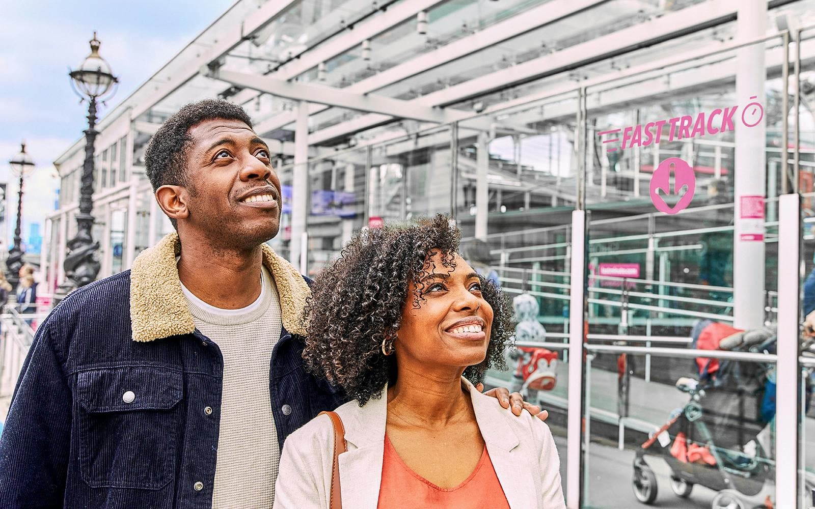 https://cdn-imgix.headout.com/media/images/a33d86c45eed68293135841155b410e0-2844-London-LondonEyeFastTrackTickets-10.jpg