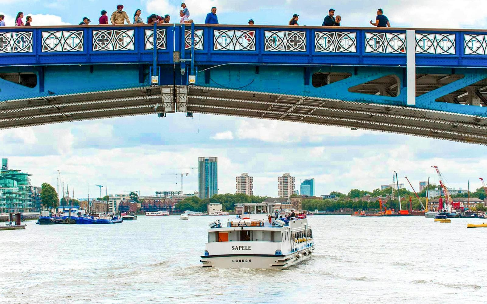 a4fea969129136ca6e7600899bdecee3-23d787e19e26ddb3d34fbdb5a62eda01-10613-london-thames-river-sightseeing-cruise-from-westminster-03-