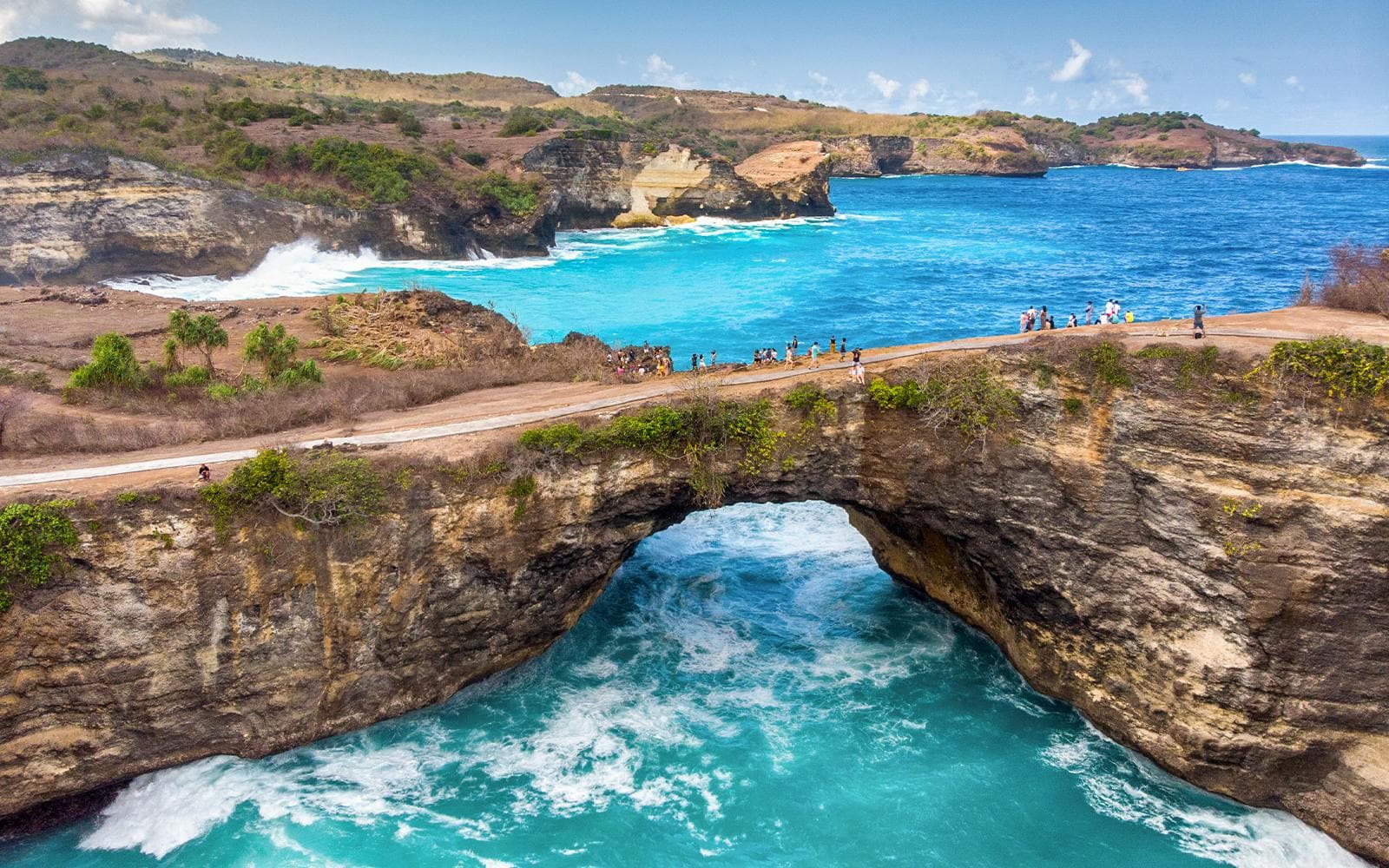https://cdn-imgix.headout.com/media/images/aae46ab3371b01290b2a7a1a5b76c596-12274-bali-west-nusa-penida-island-join-in-tour-with-hotel-transfers-03.jpg