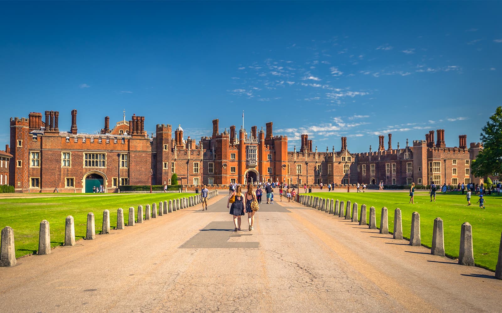 aed32402b0c13576d05889668b01815f-Hampton Court Palace 2