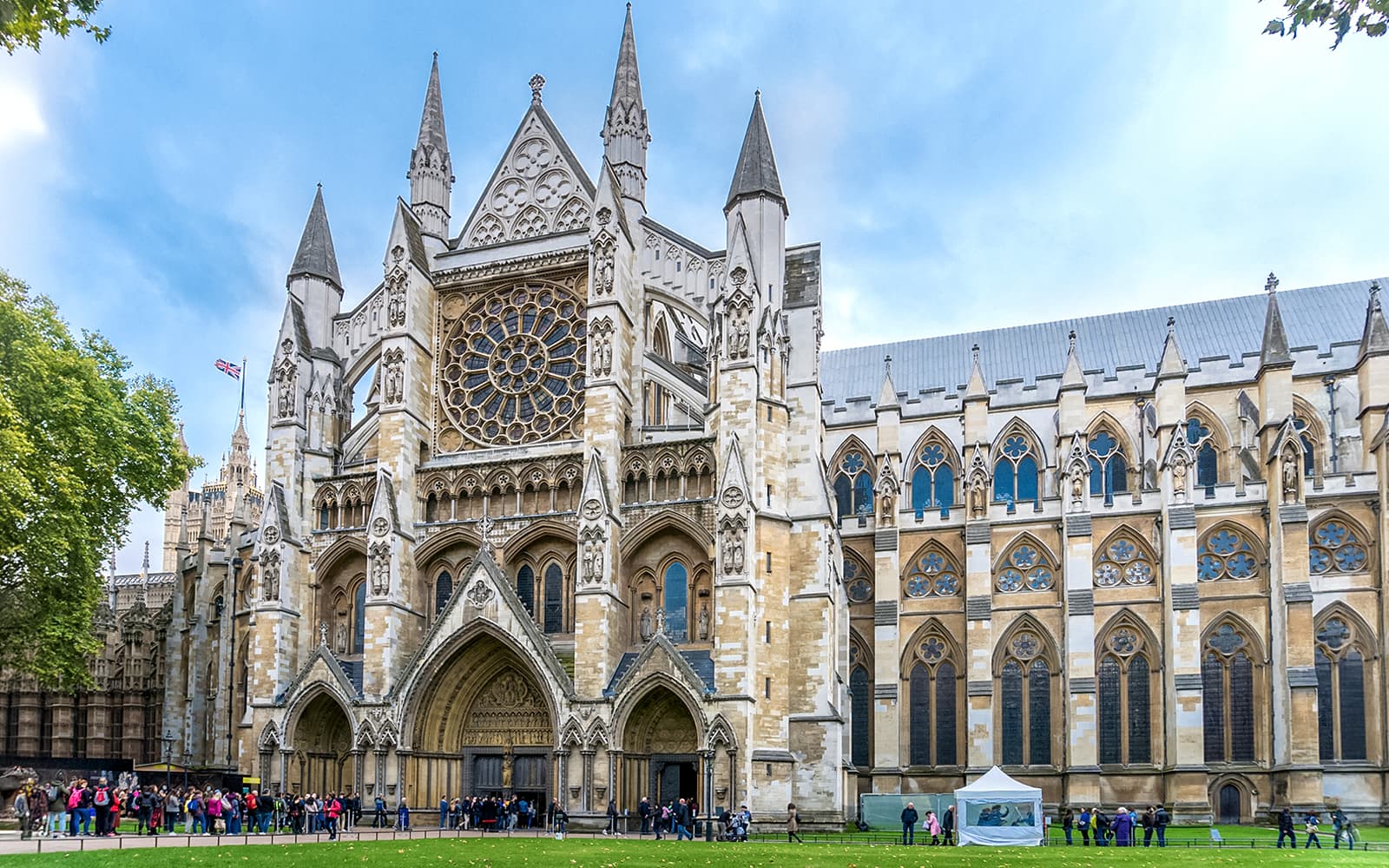 b20ae970d251456273cd16a18c737dcc-23813---London---Westminster-Abbey-and-the-Changing-of-the-Guard--Optional-Buckingham-Palace---03