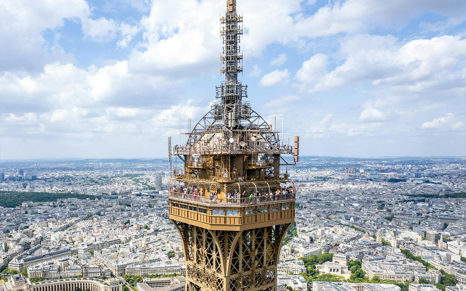 https://cdn-imgix.headout.com/media/images/b981af8143ee0efb052628537b337f5a-23604-Paris-EiffelTowerGuidedTourbyElevator-SummitorSecondfloor-3.jpg