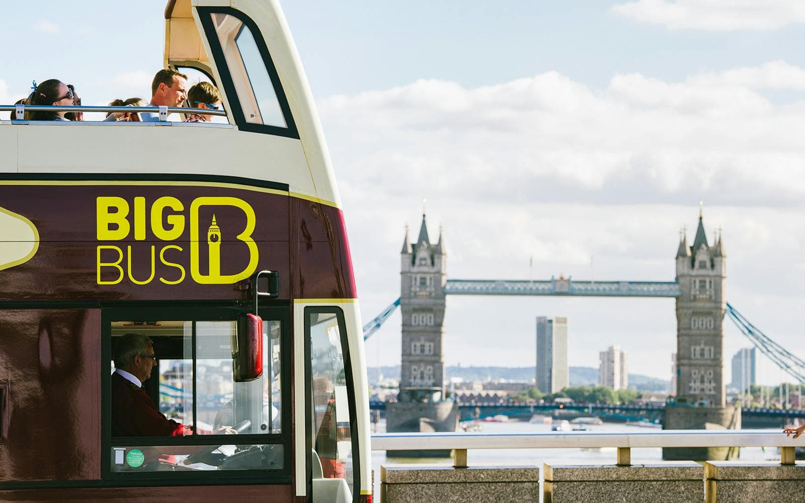 c6b84c2f06da6f4fec63e1f7df46c712-28235-London-BigBus-24-48-HourLondonHop-OnHop-OffBusTourwithLondonEyeTickets-ThamesRiverCruise-0431