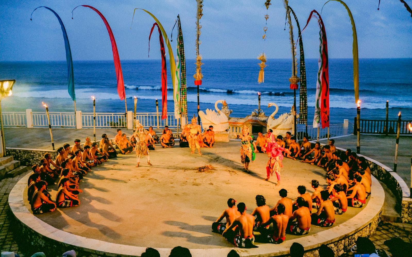 https://cdn-imgix.headout.com/media/images/e01799756e50432b68d07e917b73da98-30458-bali-kecak-and-fire-dance-show-at-melasti-beach-08.jpg