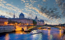 e285e34f9e037d7ebbe2660a1b57e745-9707-BateauxMouchesLateEveningSeineRiverDinnerCruisewithLiveMusic----003