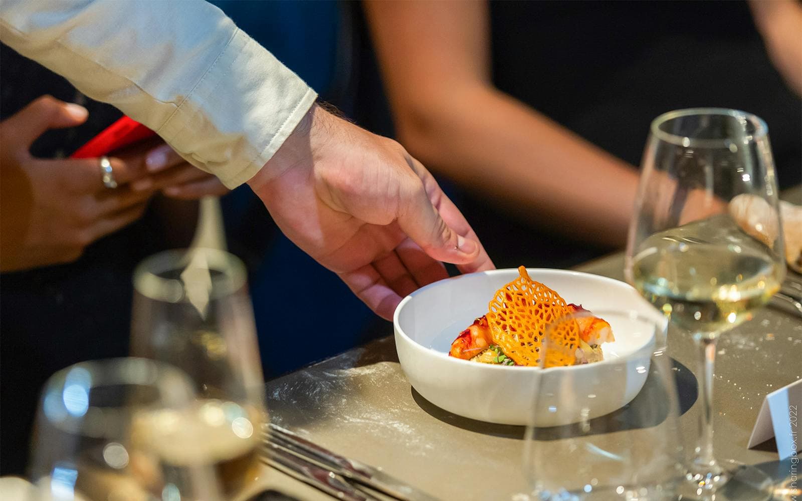 https://cdn-imgix.headout.com/media/images/e51a4aef993046452093352365aeb425-19850-paris-dinner-at-eiffel-tower-s-madame-brasserie-014.jpg