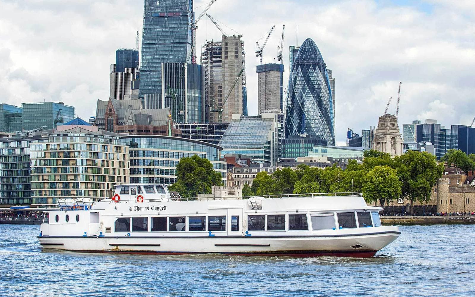 edb97c0f2db5322e48c98ea00e382084-10613-london-thames-river-sightseeing-cruise-from-westminster-04
