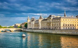 f2461f2dcf278d2e7af541b5a4efc1ee-11177-paris-skip-the-line-ticket-to-conciergerie-with-histopad-04