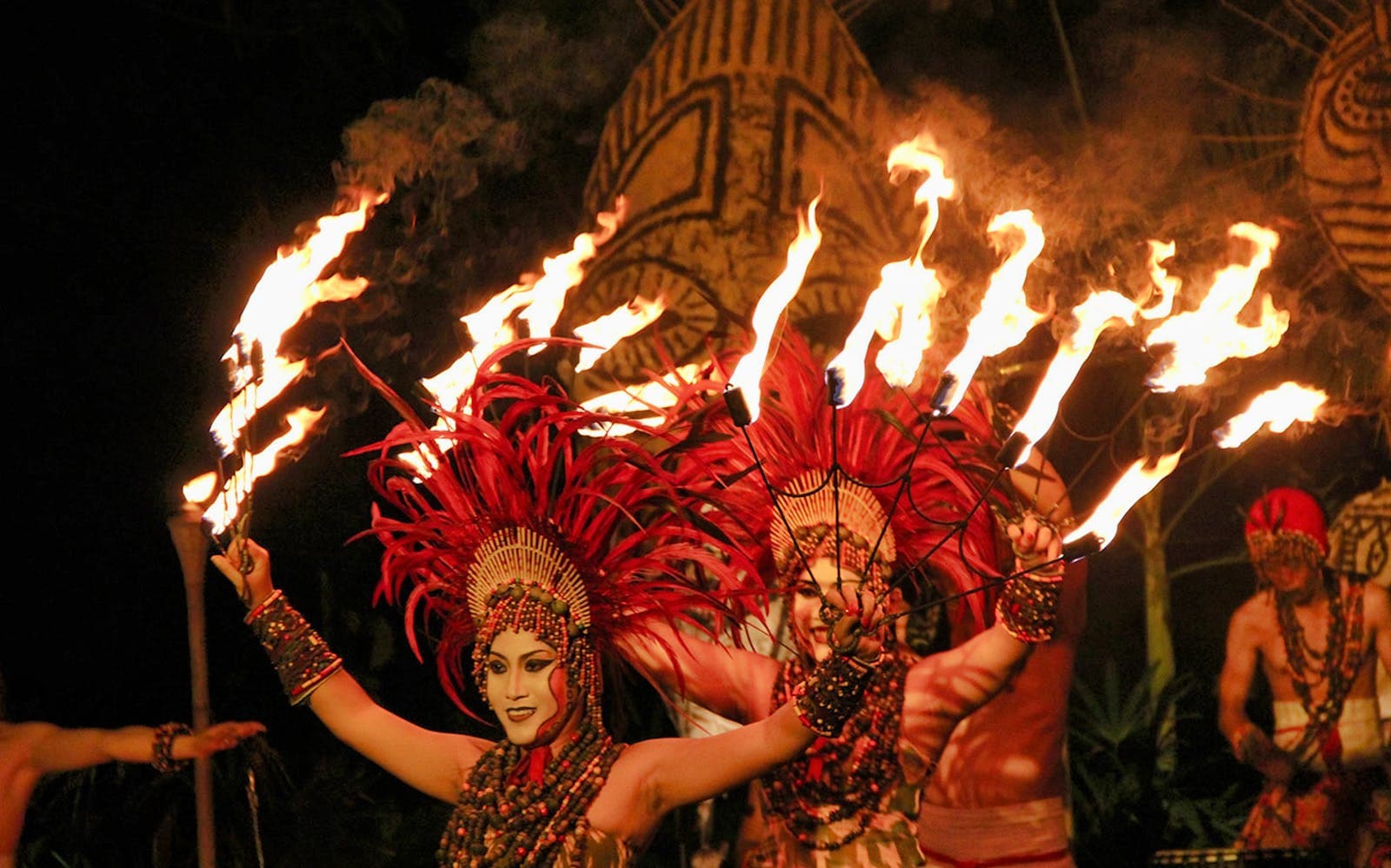 https://cdn-imgix.headout.com/tour/23361/TOUR-IMAGE/fb1e71a5-08f7-418a-afef-b79bbca54c19-12175-bali-night-safari-tickets--bali-safari-and-marine-park--06.jpg